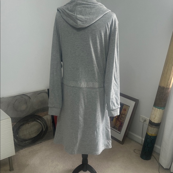 Men's Gray Hooded Robe - Picture 4 of 5